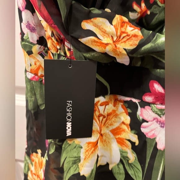 “Dream on floral romper” Fashion Nova 3X - Picture 4 of 4